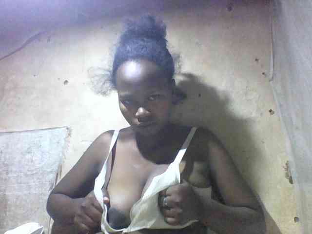 Asminah1 webcam