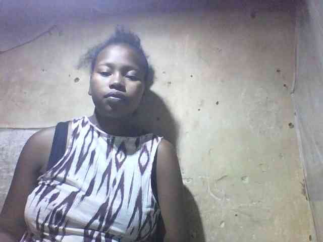 Asminah1 webcam