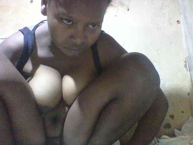 Asminah1 webcam