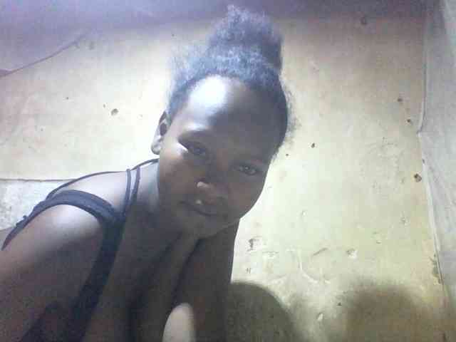 Asminah1 webcam