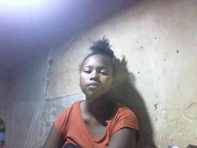 Asminah1 webcam