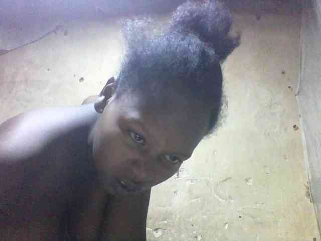 Asminah1 webcam