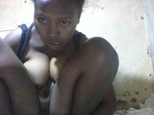 Asminah1 webcam
