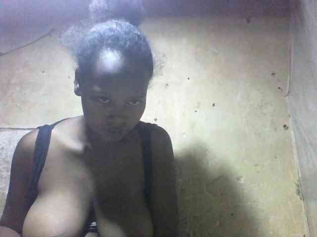 Asminah1 webcam