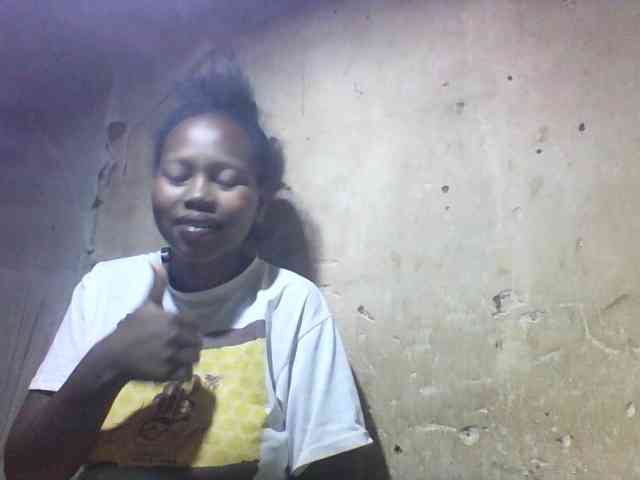 Asminah1 webcam