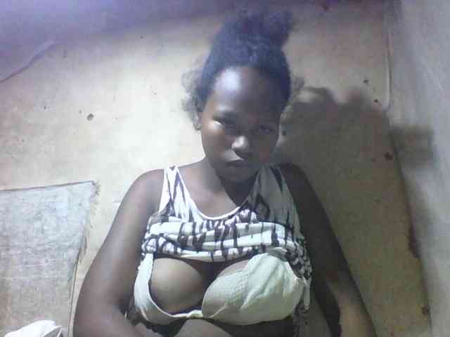 Asminah1 webcam