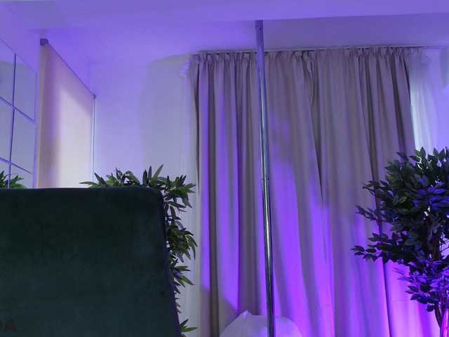 AllenaMoon live cam on BongaCams
