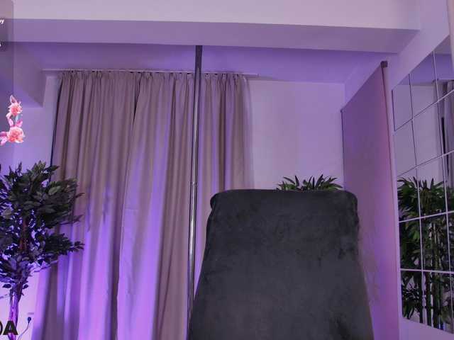 MilaHoneyy live cam on BongaCams