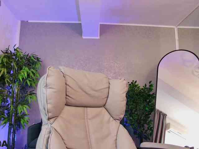 MilaHoneyy webcam