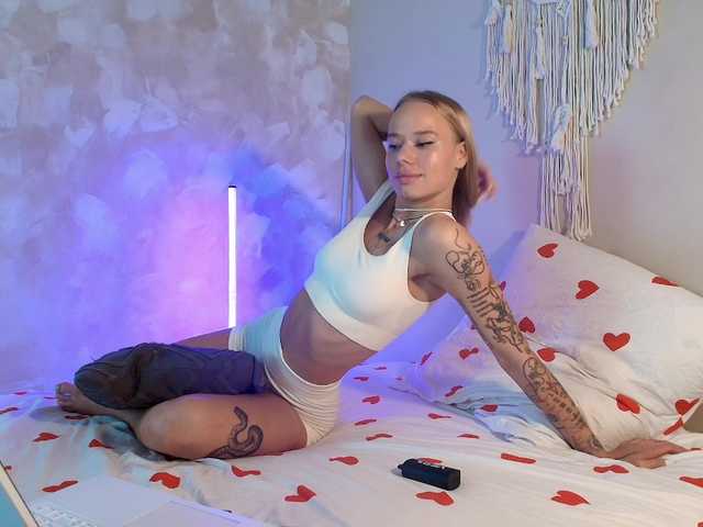 leyaaftermidnight live cam on BongaCams