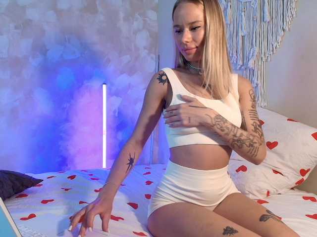 leyaaftermidnight live cam on BongaCams