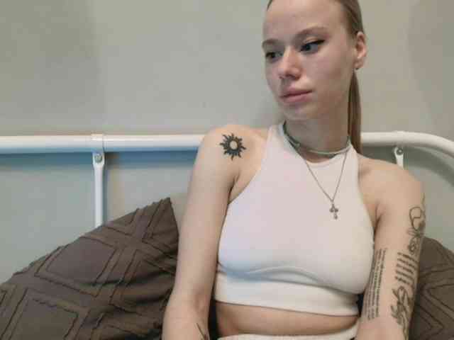 leyaaftermidnight webcam