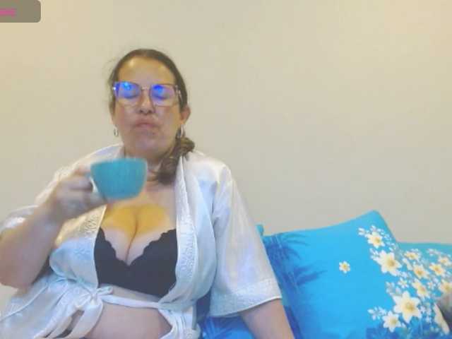 honeyhotpaty live cam on BongaCams
