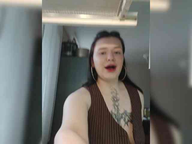Iraidalass webcam