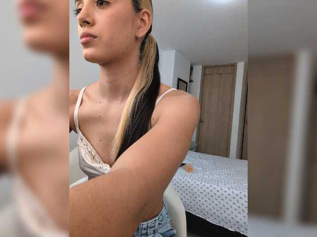 allisson-14 live cam on BongaCams