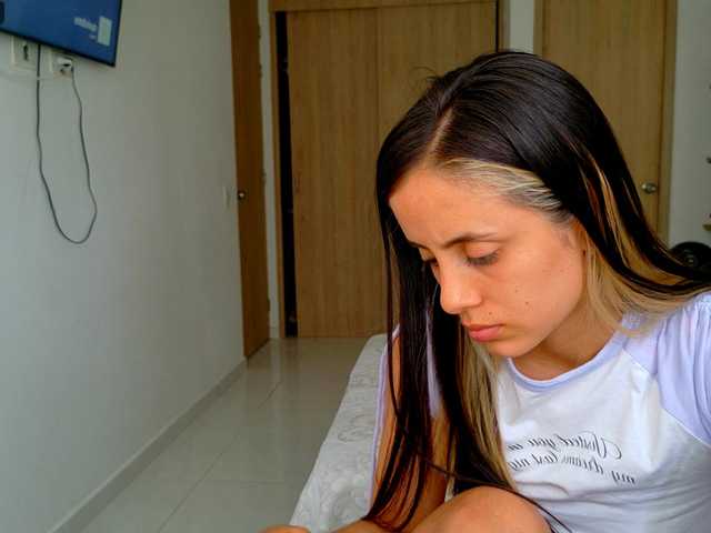 allisson-14 live cam on BongaCams