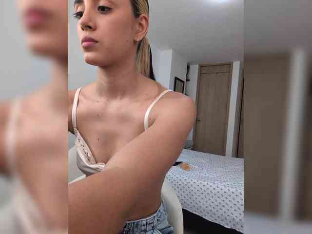 allisson-14 webcam