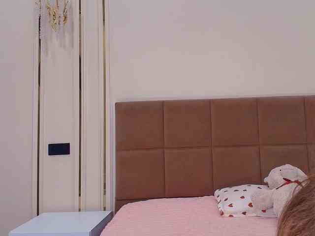 モデル: babylalisa