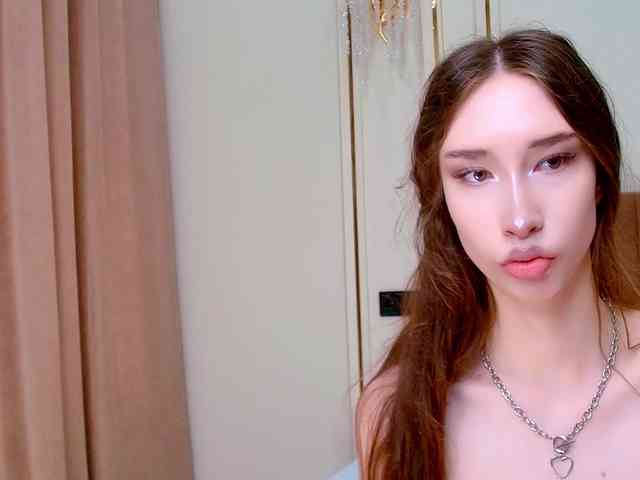 モデル: babylalisa