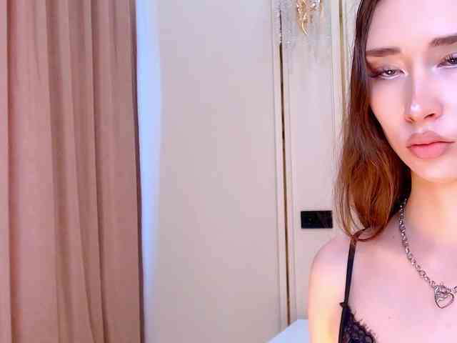 モデル: babylalisa