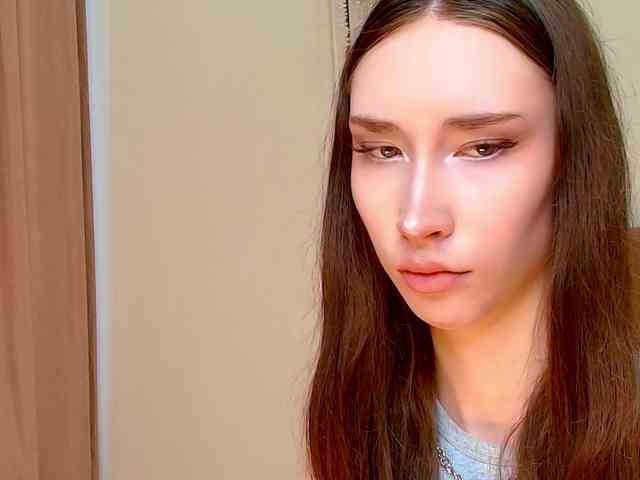 モデル: babylalisa