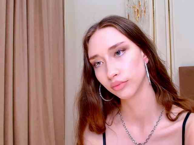 モデル: babylalisa