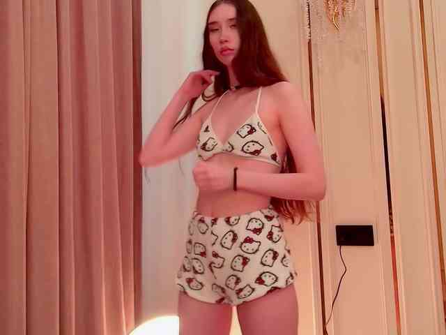 モデル: babylalisa