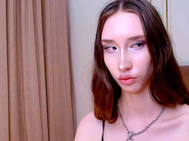 モデル: babylalisa