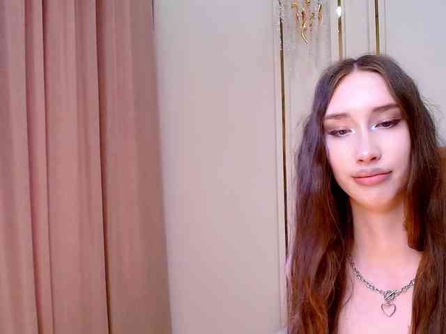 モデル: babylalisa