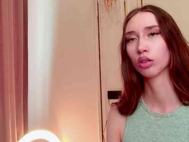 モデル: babylalisa
