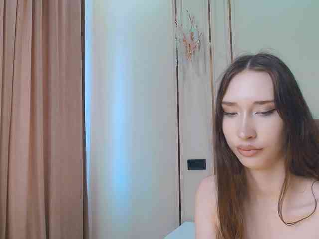 モデル: babylalisa