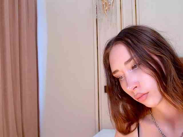 モデル: babylalisa