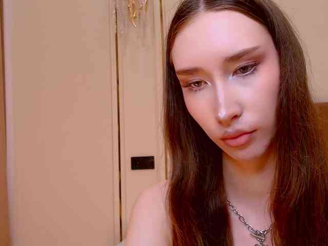 モデル: babylalisa