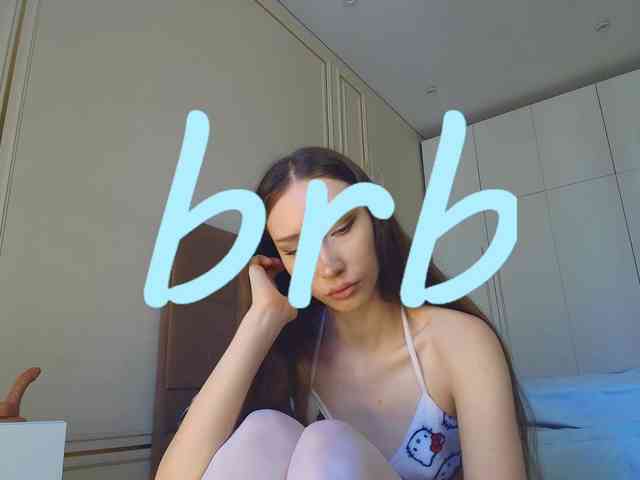 モデル: babylalisa