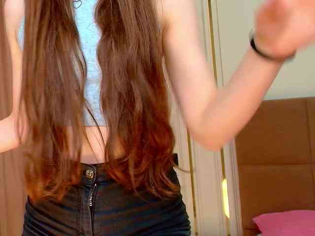 モデル: babylalisa
