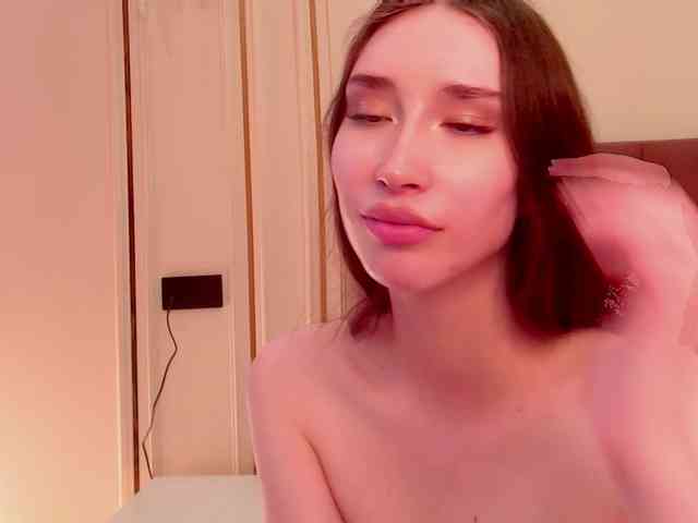 モデル: babylalisa