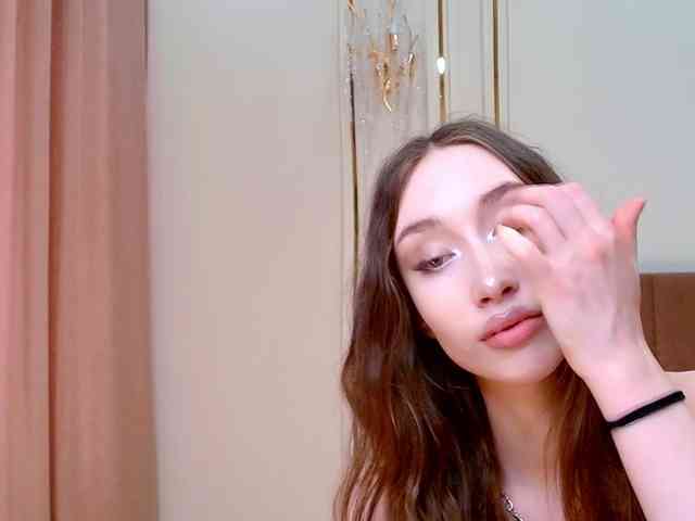 モデル: babylalisa