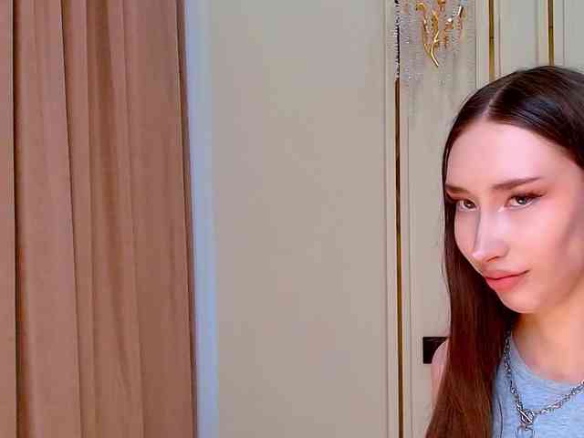 モデル: babylalisa