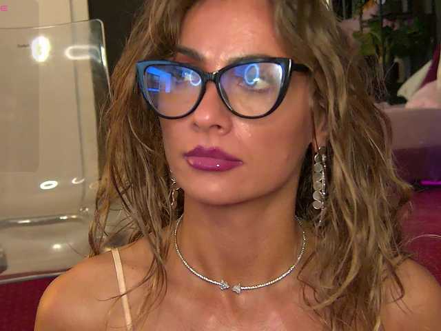AnneGoddesss live cam on BongaCams