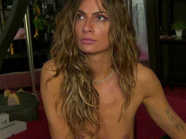 AnneGoddesss live cam on BongaCams