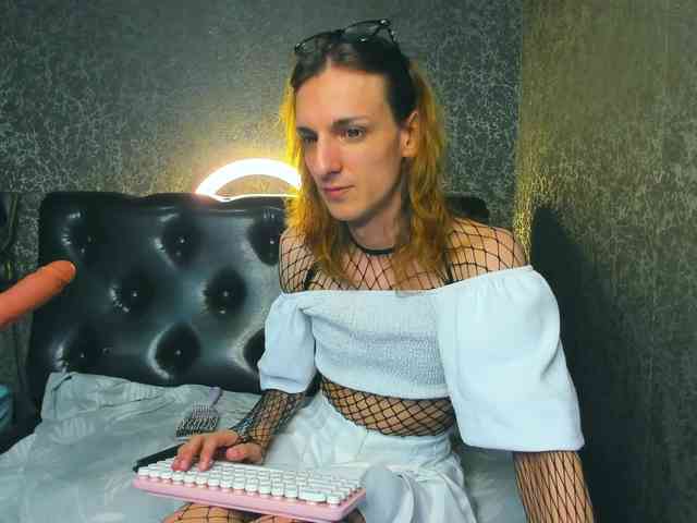 dindindrool's live room