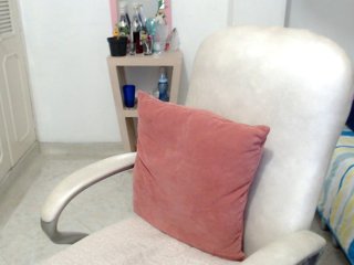 leonela-68 Porn Show