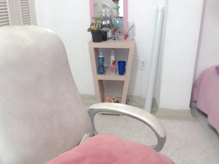 leonela-68 Porn Show