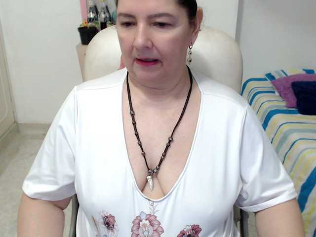 leonela-68 live cam on BongaCams