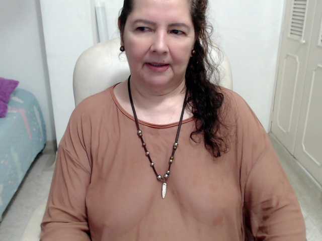 leonela-68 live cam on BongaCams