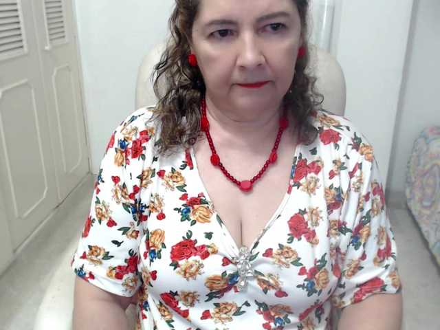 leonela-68 live cam on BongaCams
