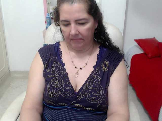 leonela-68 live cam on BongaCams