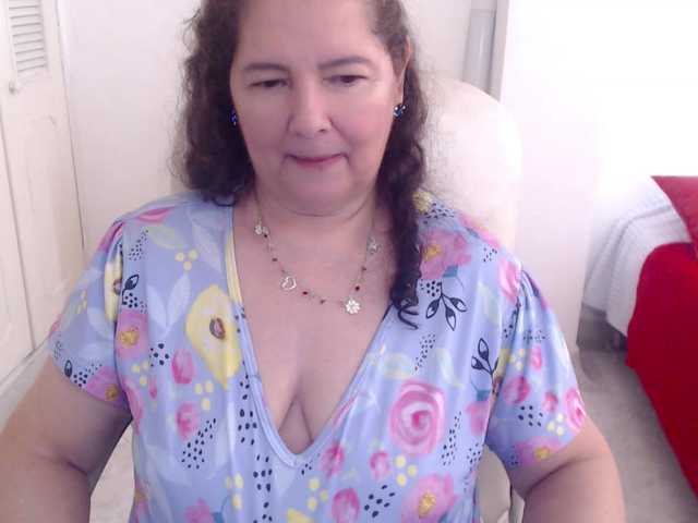 leonela-68 live cam on BongaCams