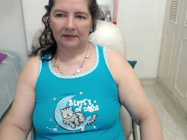 leonela-68 live cam on BongaCams