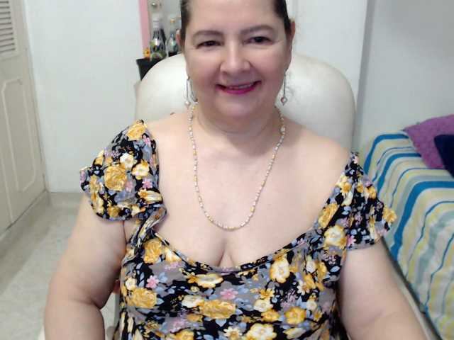 leonela-68, live now on BongaCams